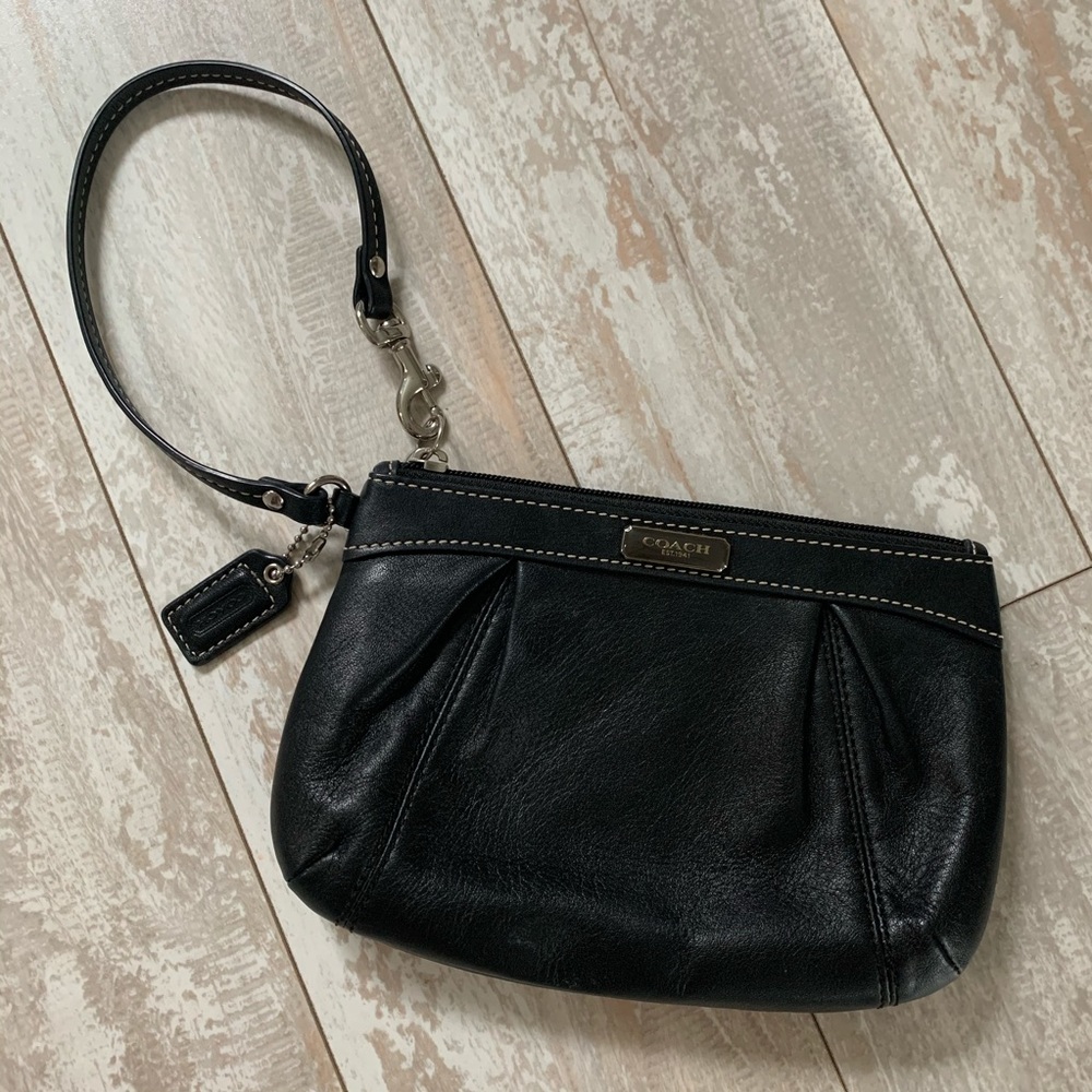 Coach • EUC Black Leather Wristlet